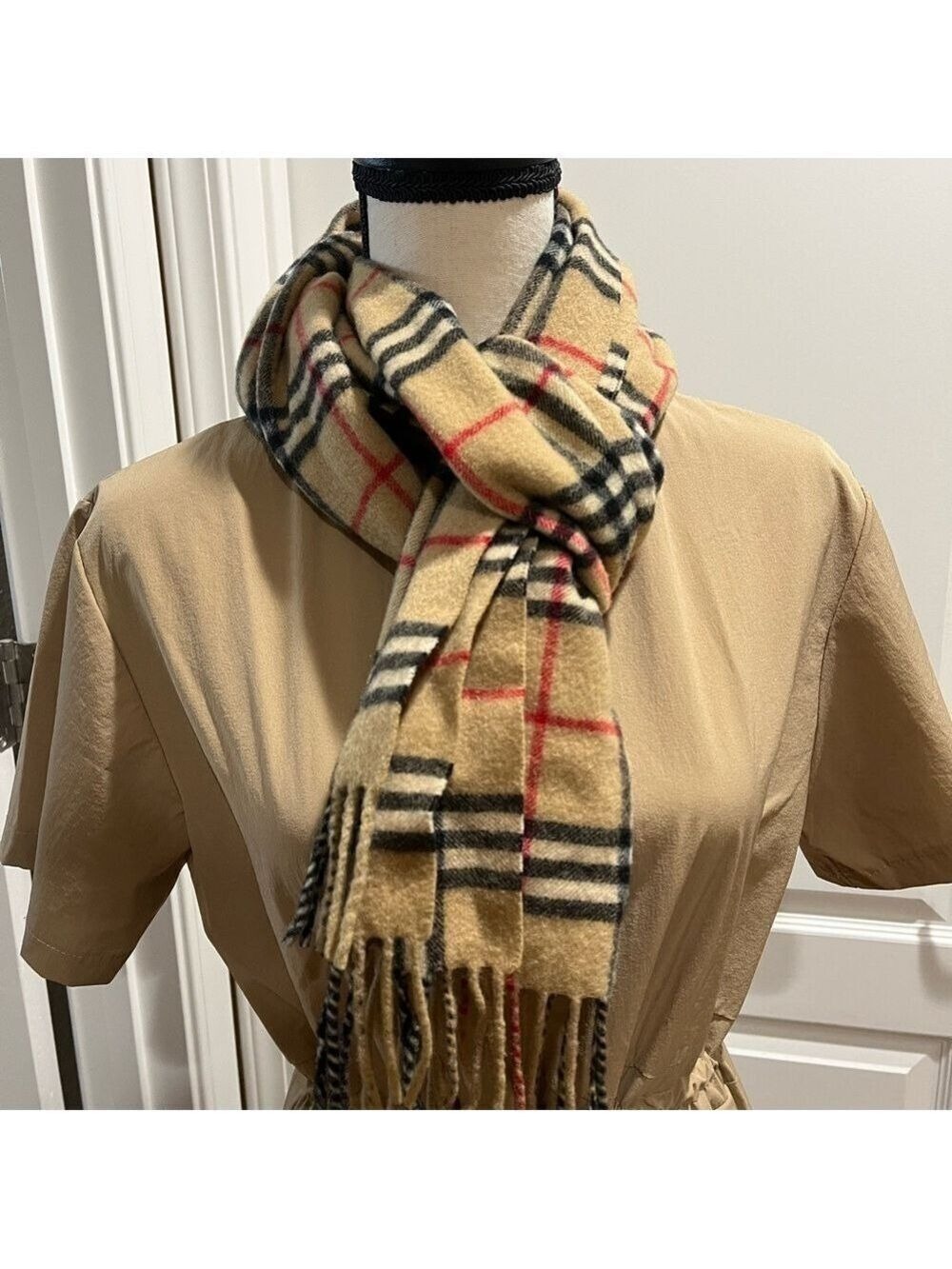 BURBERRYS OF LONDON CASHMERE SCARF - Picture 4 of 9